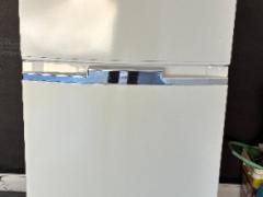 中古の冷蔵庫を売ります。＄１５０