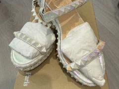 ルブタンサンダル