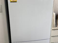 冷蔵庫 $600