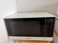 電子レンジとダイニングテーブルセット売ります