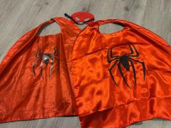スパイダーマンのケープとマスク