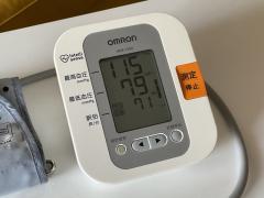 【箱付き・動作確認済】オムロン 上腕式自動血圧計