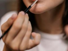 年齢や生活スタイルに合わせメイクを更新！メイクレッスン