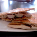 Cafe ish のCrocodile Sausage Sandwich ($9.00:Takwaway時)