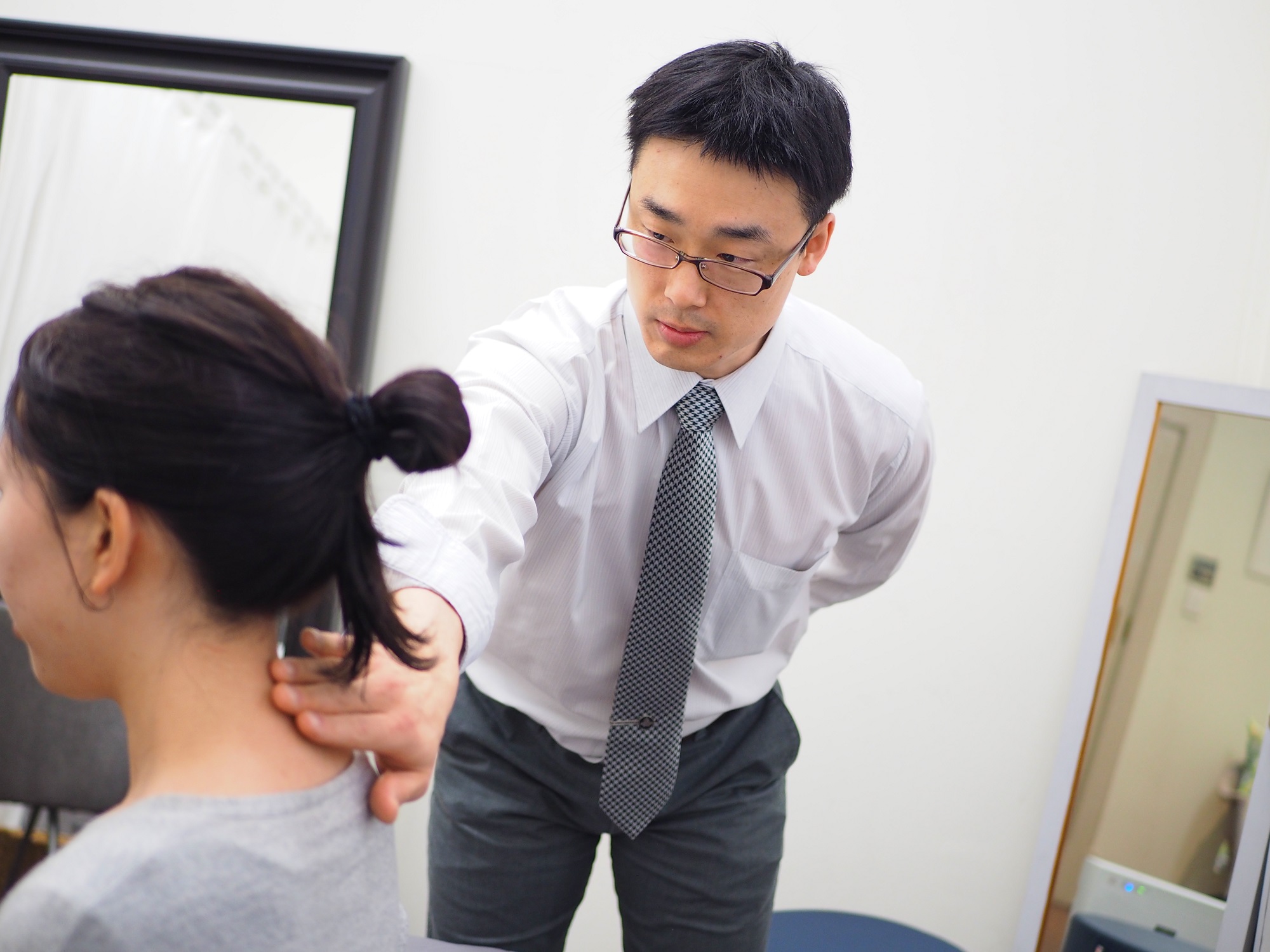 首の後ろのコブは「姿勢の崩れ」のサイン！ JAMS.TV オーストラリア生活情報ウェブサイト