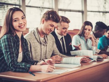 最大25%の奨学金などもアリ！ これから大學進学を考えている方、もしくはオーストラリアの大学へ留学を考えている方に耳寄りのお知らせ️!
