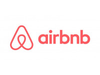 最近よく聞くairbnb。ホームステイとの違いは？