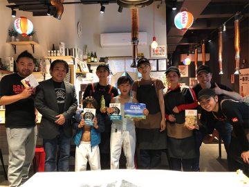 開店一周年記念沖縄イベントでパフォーマンス / 豪州かりゆし会