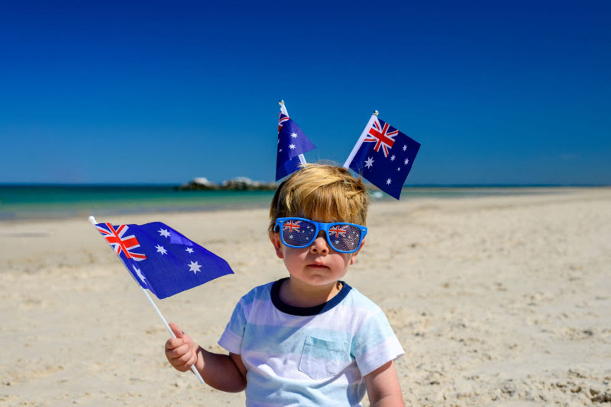 子供　オーストラリア国旗