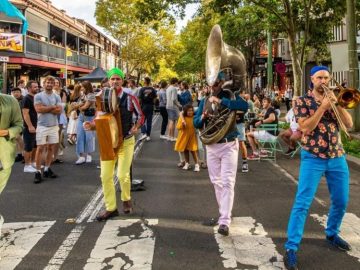 歩行者天国で楽しむシドニーのストリートフェスティバル