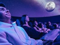 プラネタリウムの全天ドームで新作映画を観よう！