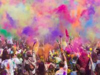 多彩なカラーで春を祝う祭典ホーリーフェスティバル