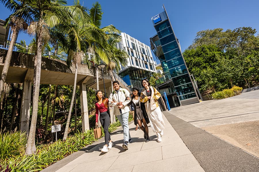 QUT新コース開講！注目のAIとサイバーセキュリティ大学院コース・25％奨学金