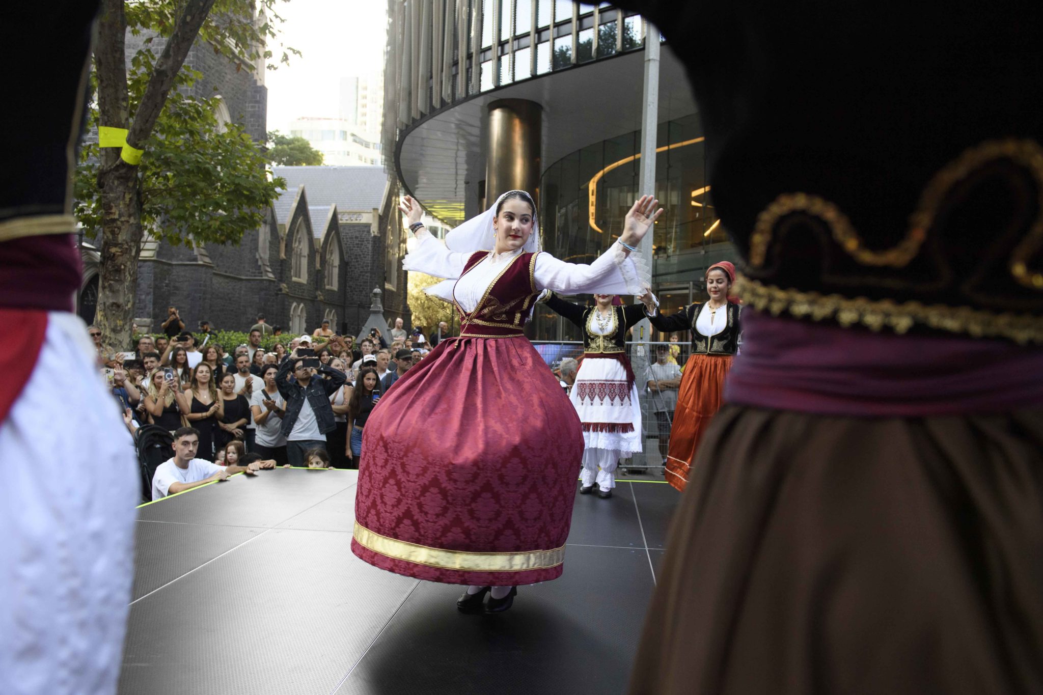 食・音楽・ダンスが集結するメルボルンのギリシャ文化祭