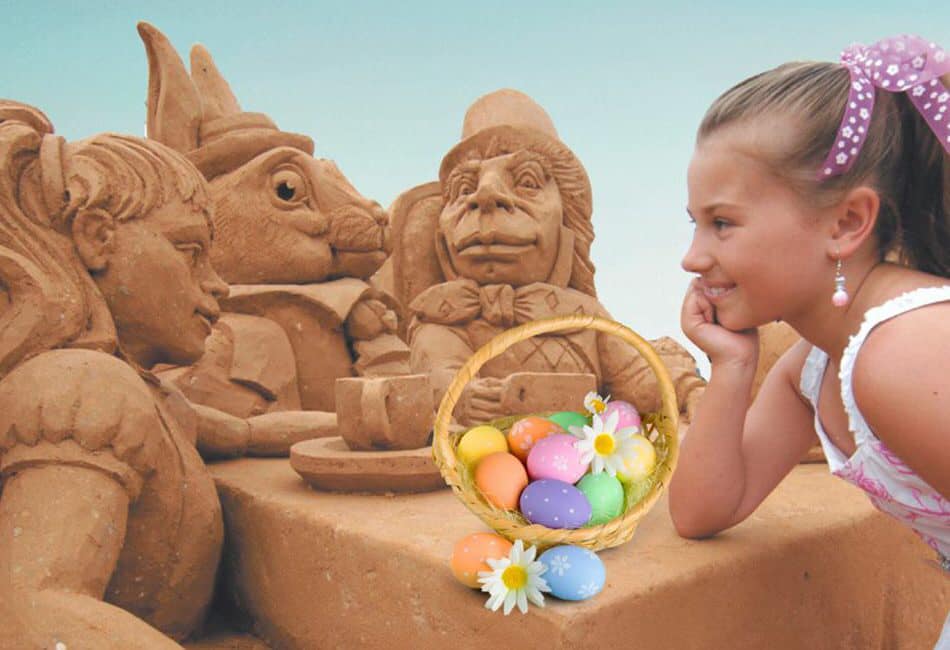 砂の魔法の世界へ！巨大砂アートが集結