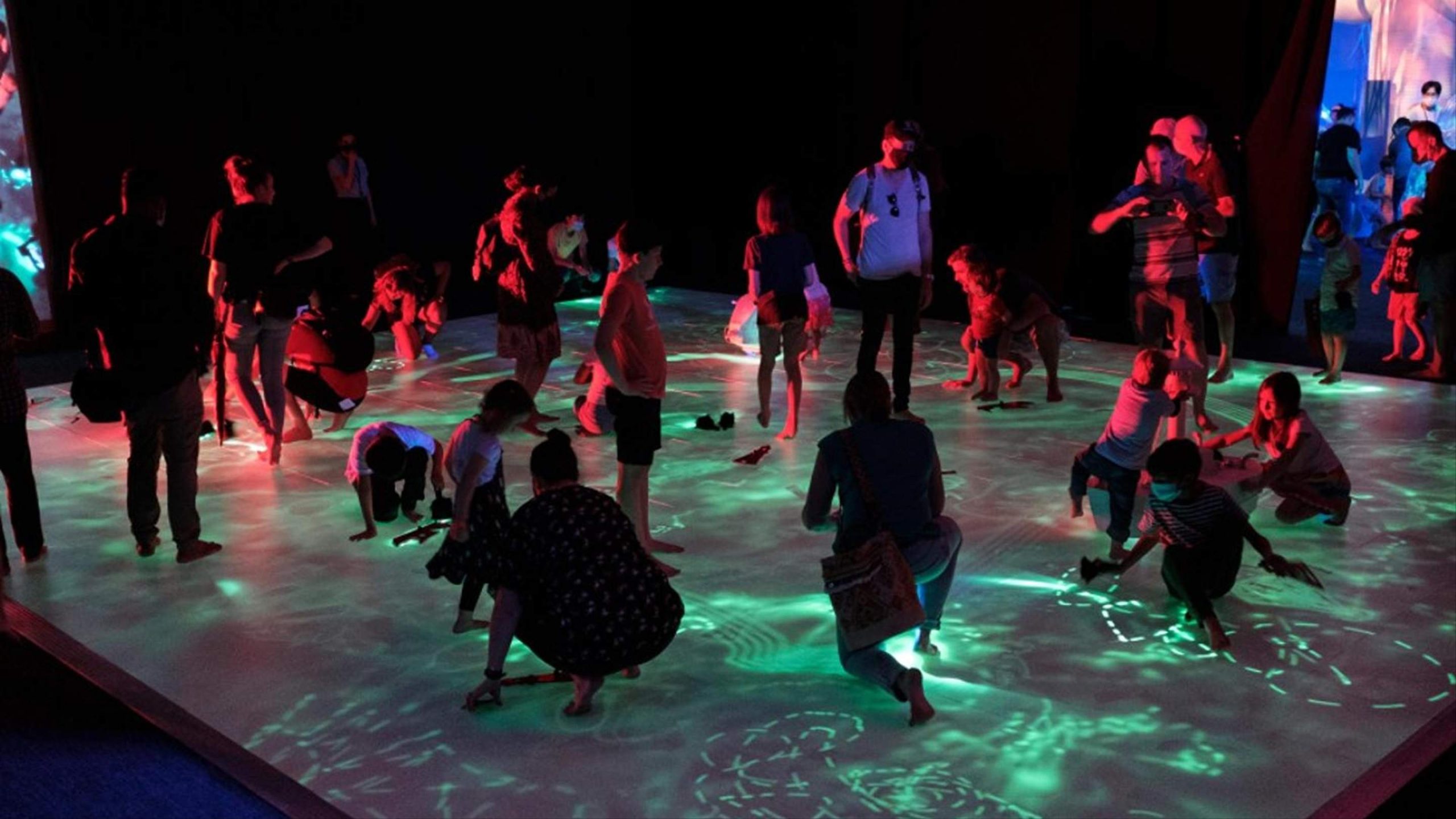 キッズも“光のアーティスト”に！没入型アート体験