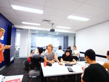 本日3時〜専門学校OPEN DAY！100ドルギフトバウチャー・授業料50％OFF